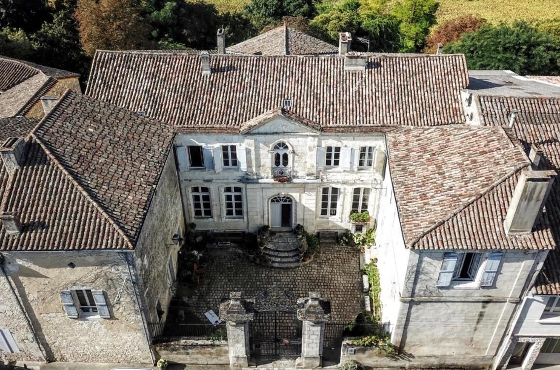 Cours De Thomazeau Bed and Breakfast Castillonnès Exteriör bild