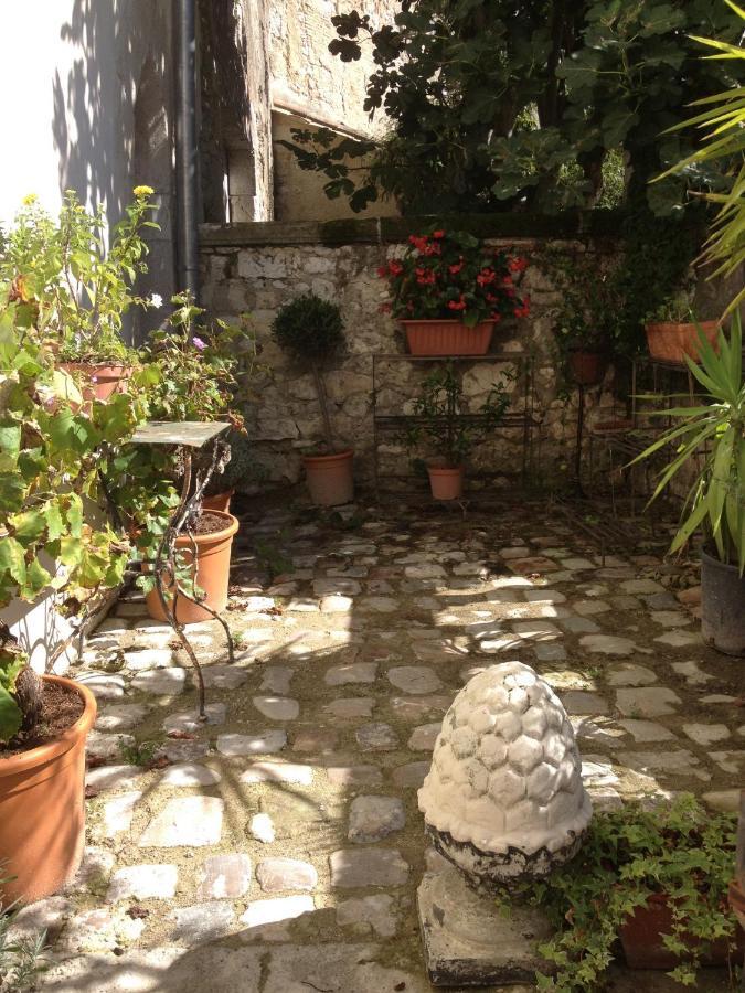 Cours De Thomazeau Bed and Breakfast Castillonnès Exteriör bild