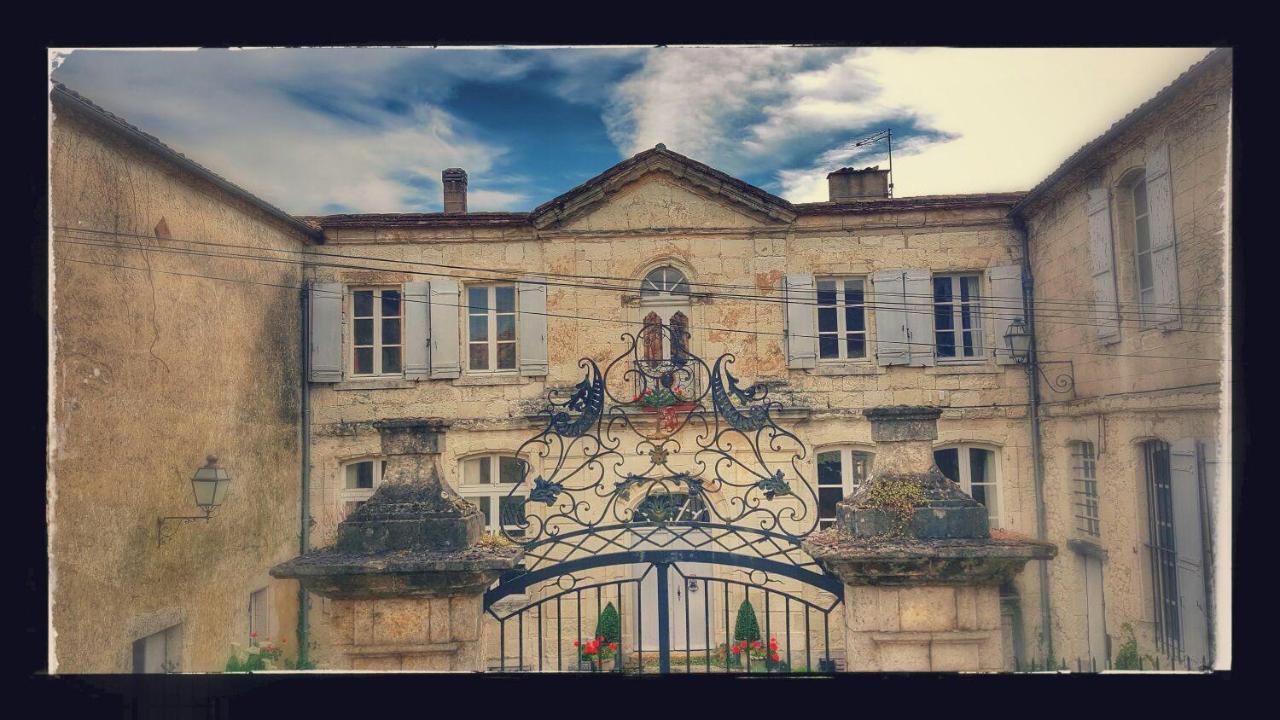 Cours De Thomazeau Bed and Breakfast Castillonnès Exteriör bild